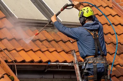 Démoussage et hydrofuge de toiture à Couville